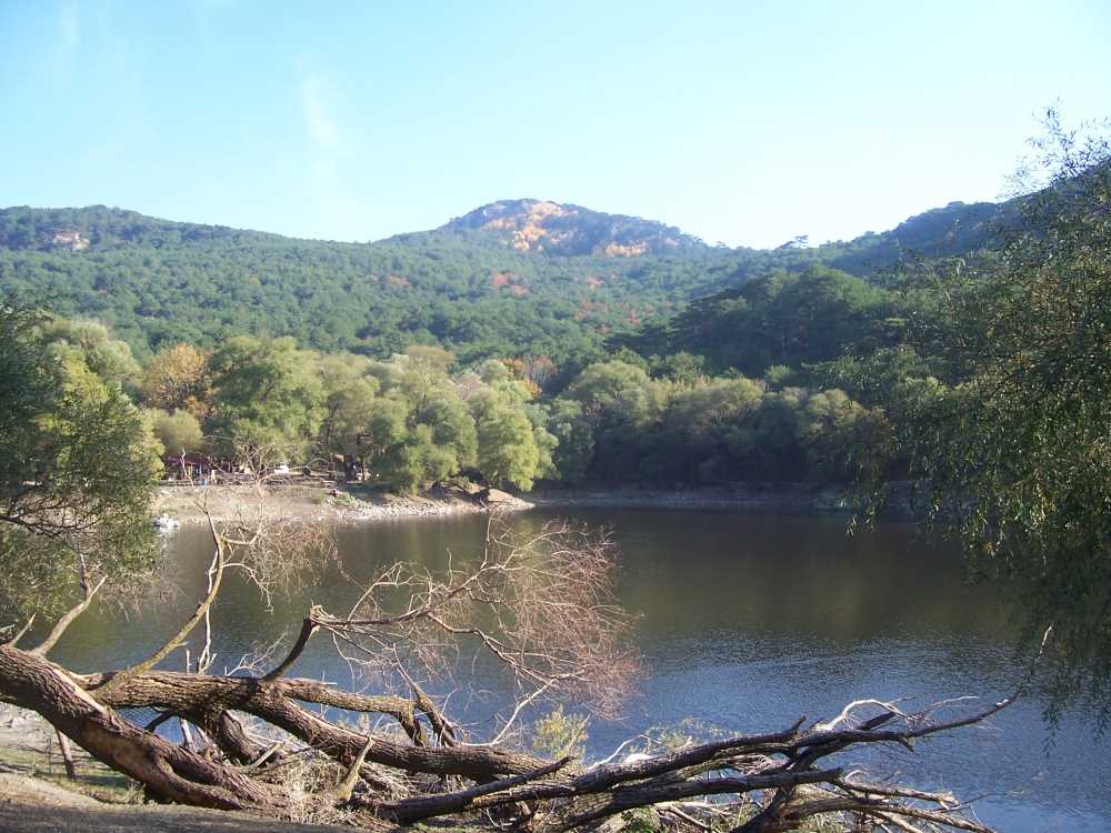 Karagöl Doğal Krater Gölü - İzmir