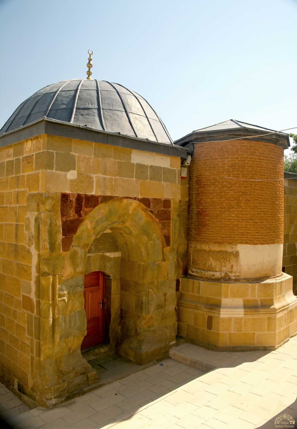 Arap Baba Mescidi Ve Türbesi - Elazığ