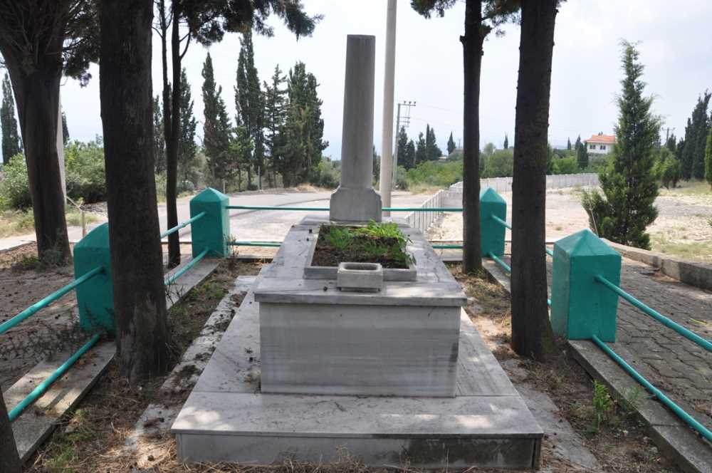 Yahya Kaptan Anıt Mezarı - Kocaeli