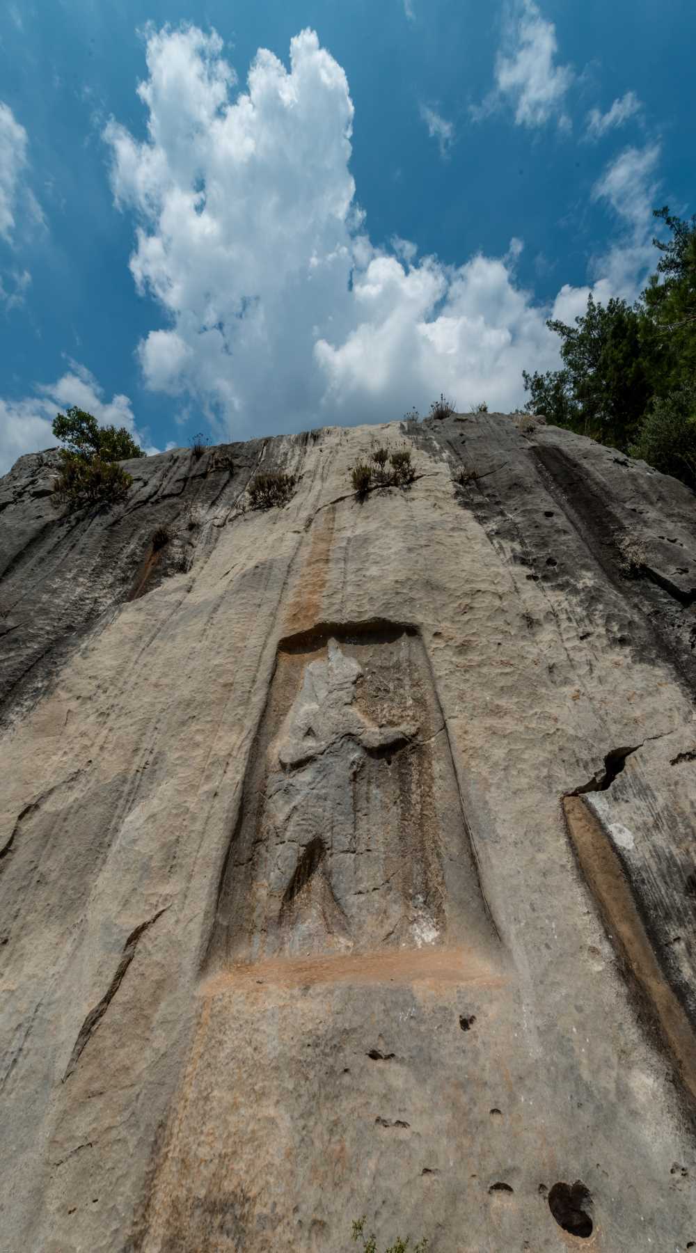 Karabel Anıtı - İzmir