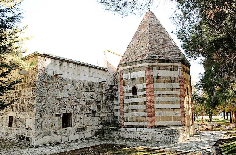 Atabey Ertokuş Kümbeti - Isparta