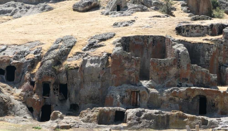 Bininler Kaya Evleri - Afyonkarahisar