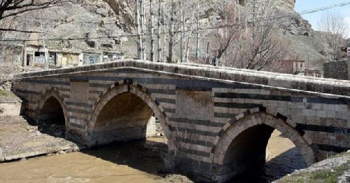 Evliya Bey Köprüsü - Van