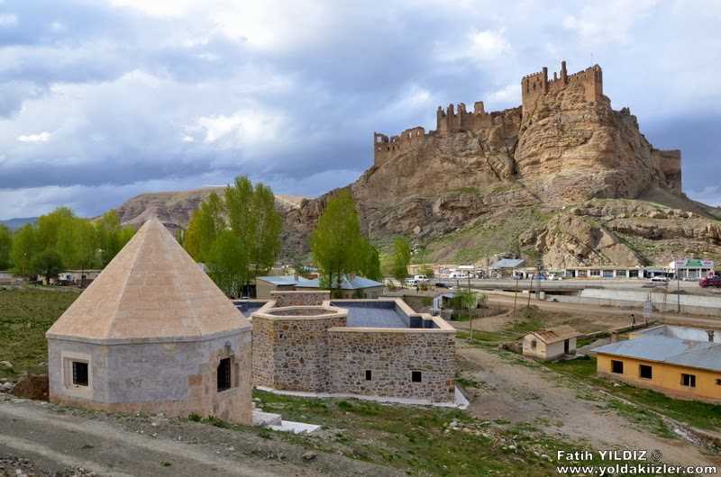 Hoşap Hasan Bey Türbesi - Van