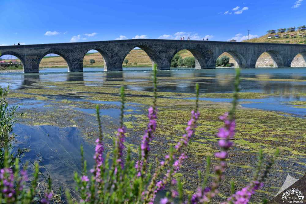 Tarihi Murat Köprüsü - Muş