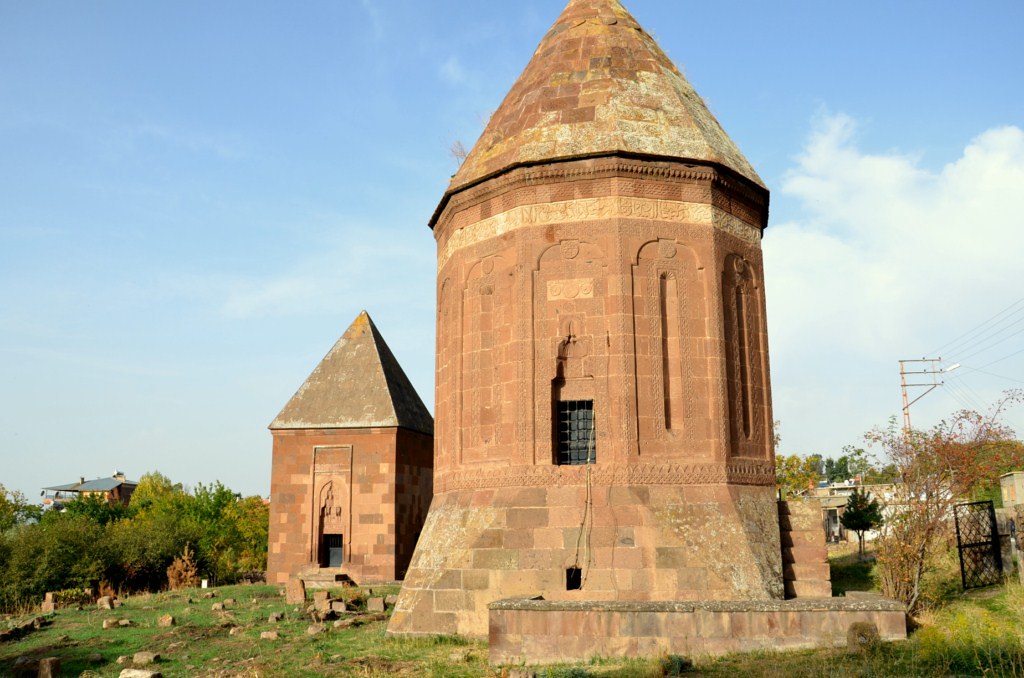 Erzen Hatun Kümbeti - Bitlis