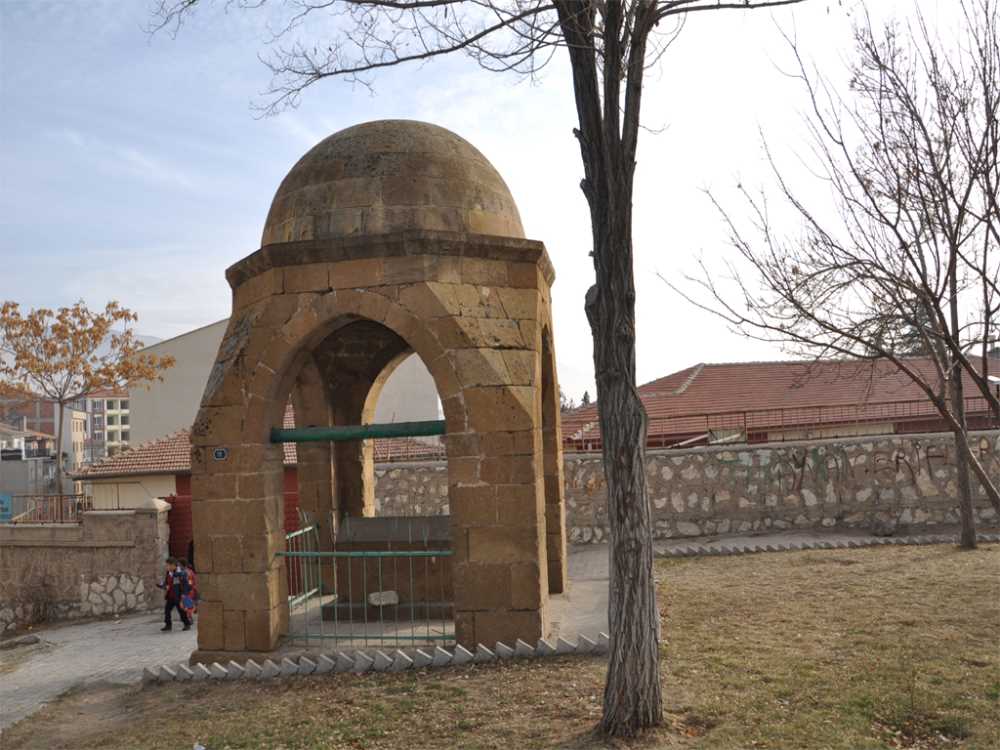 Dörtayak Türbesi - Niğde